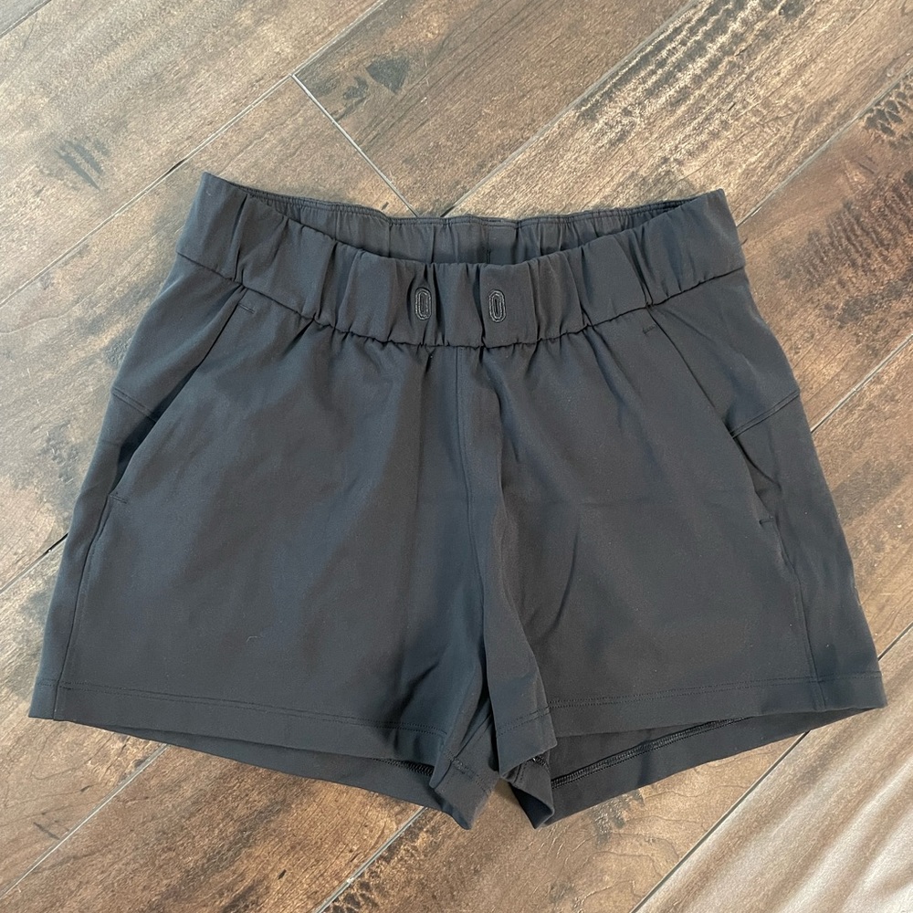 Lululemon On the Fly Short size 4 black